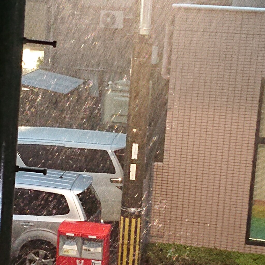 台風並みの雨