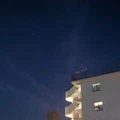 夜空に星と雲