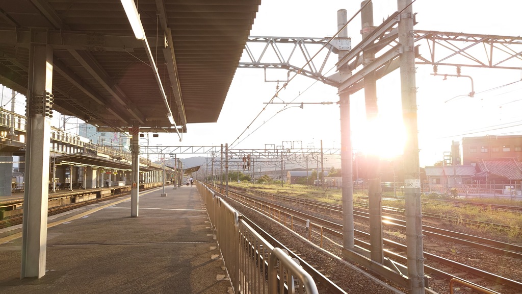 夕暮れの駅