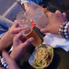 仲間と！