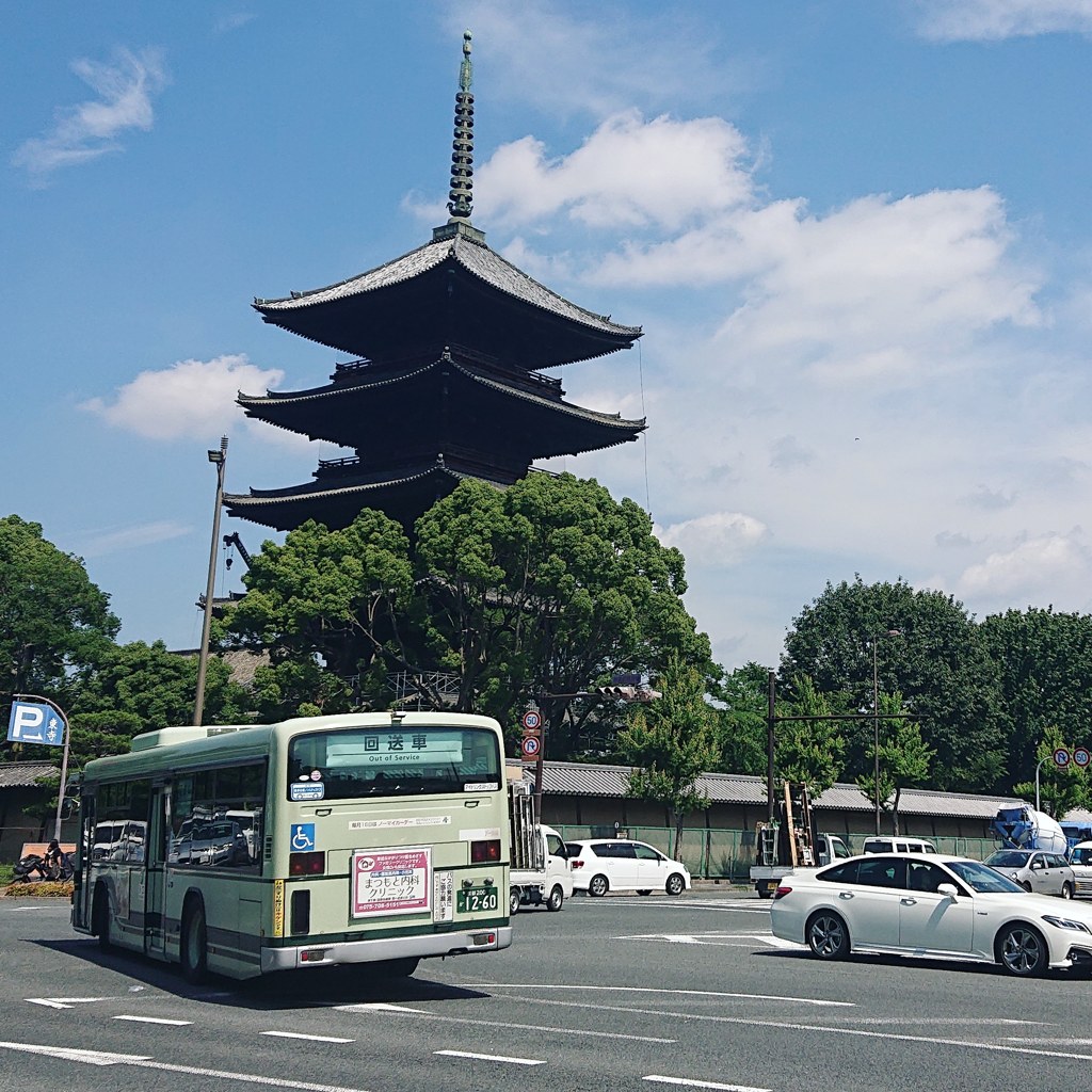 青空と塔