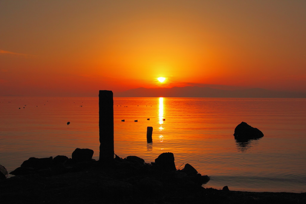 琵琶湖を染める夕陽
