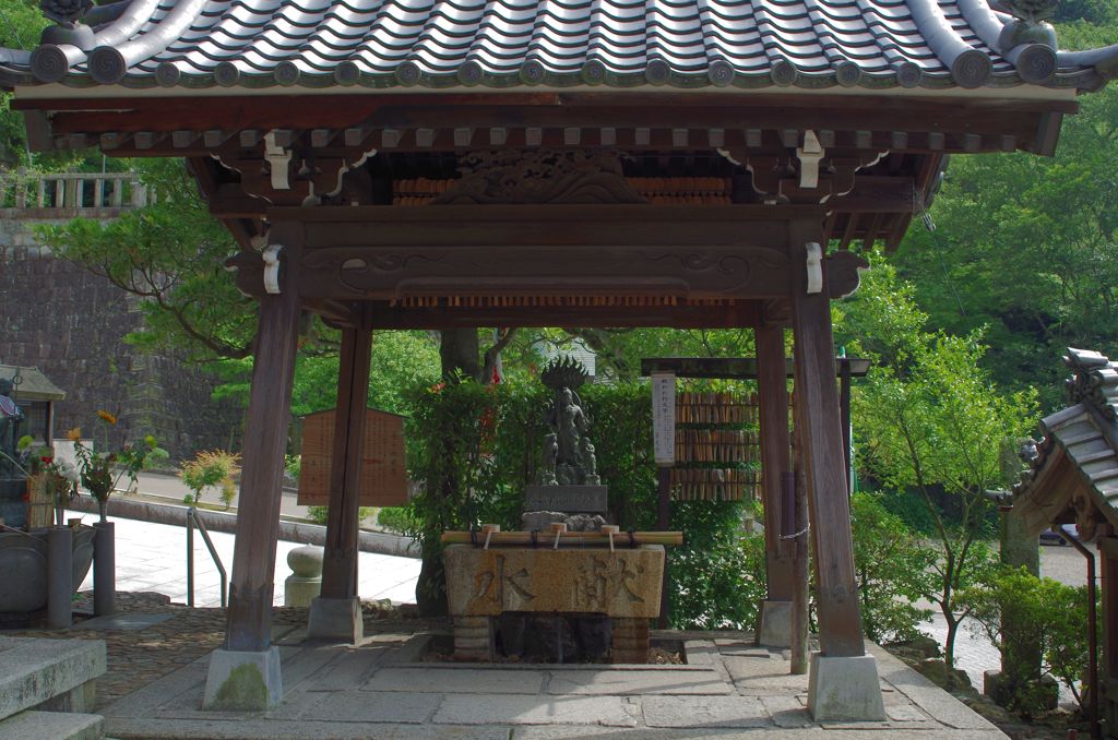 伊奈波善光寺の手水舎
