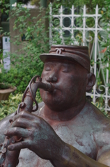 吹く男