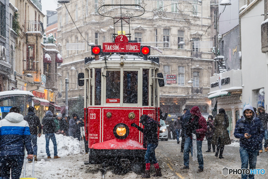 雪の日も風の日も出発進行！ノスタルジック・トラム