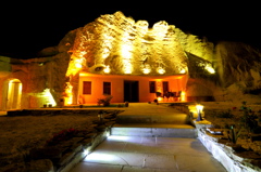 チャウシン村の洞窟ホテルの夜