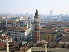 パラッツォ　レアーレの塔とミラノの街