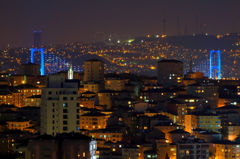 ボスポラス第一ブリッジとイスタンブールの街並み夜景