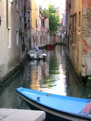 ベネチアの静かな通り（小運河）