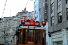 ノスタルジックトラムが通る街角