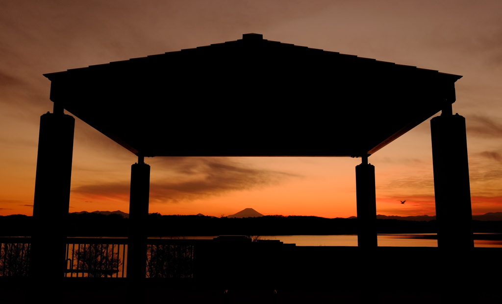 わが街の夕景　≪夕空のシルエット≫