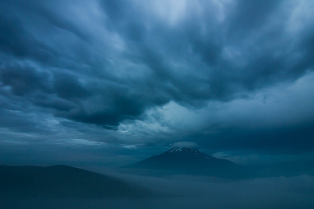 暗雲なる闇