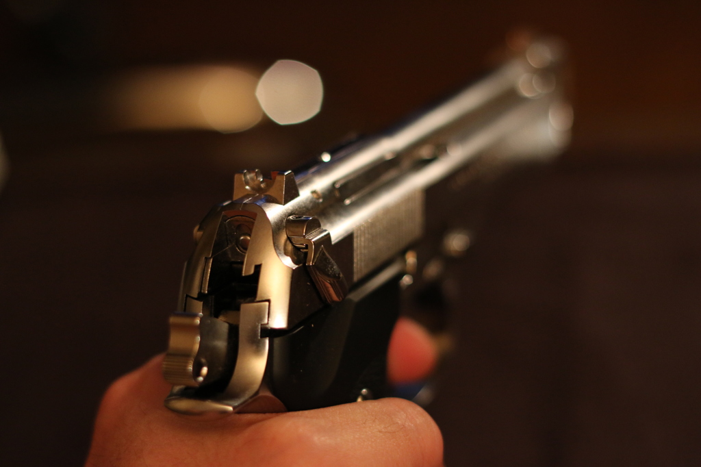 銀色の銃