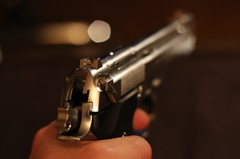 銀色の銃