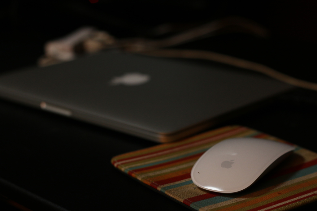 イカの寿司マウスとMBP