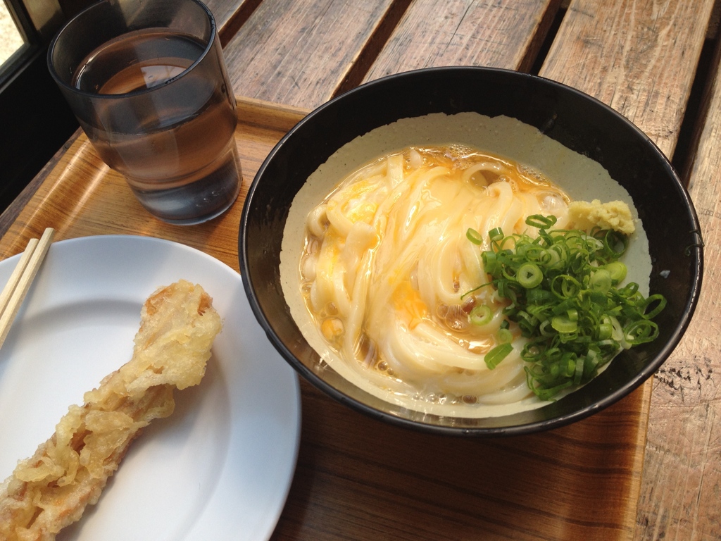 山越うどんのかまたまとちくわ
