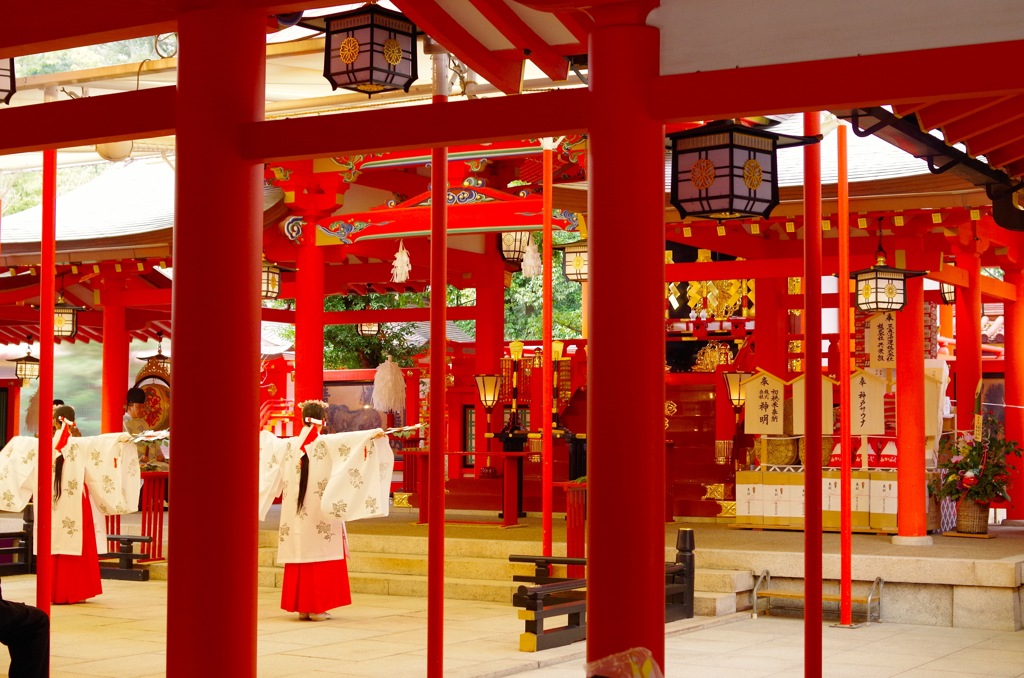 神戸生田神社の巫女の舞