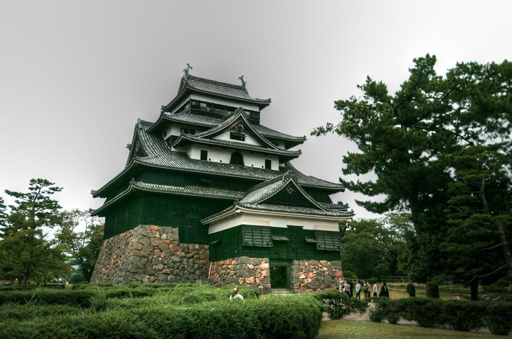 甲冑を纏う古武士