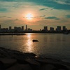 夕暮れの海辺