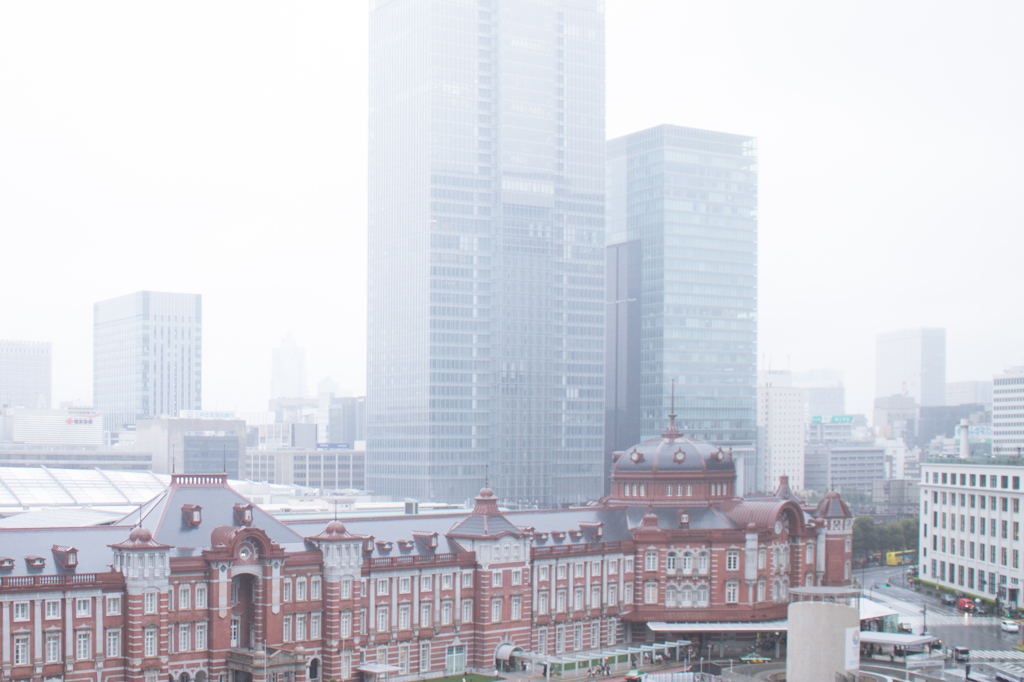 霧雨の東京駅
