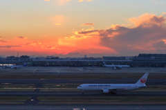 空港の夕暮れ