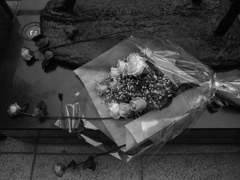 路上の花束