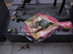 路上の花束