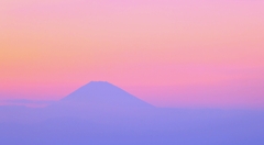 彼方の淡い富士