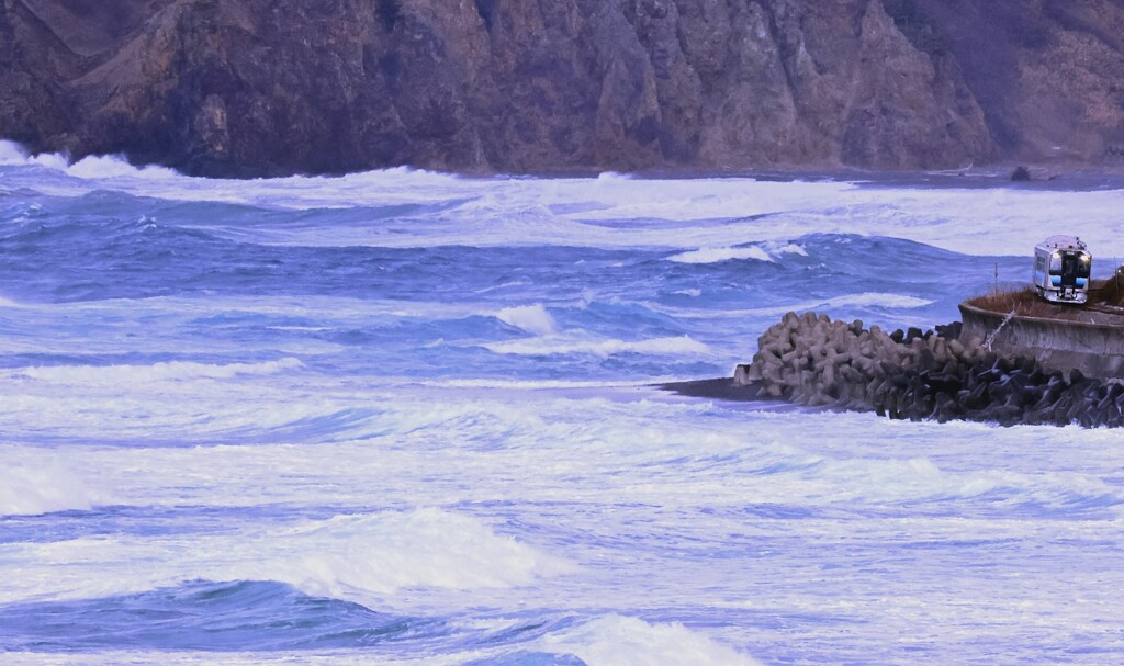 厳冬の日本海を往く