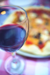 ワインでピザを