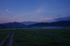 尾瀬ヶ原　至仏山　夜明け前