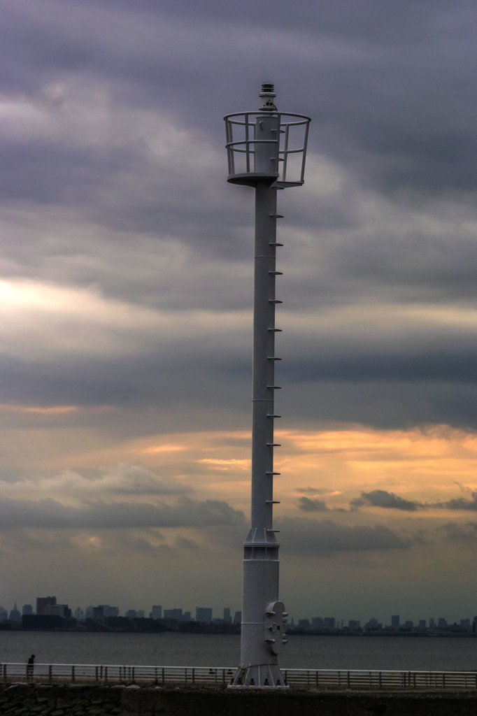 ヨットハーバーの鉄塔