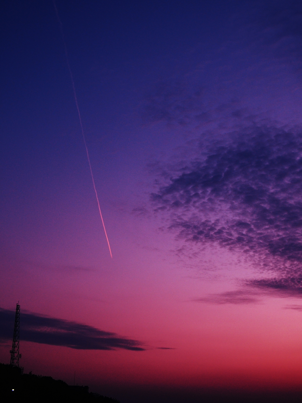 夕焼け空と飛行機雲 By Katsu O Id 写真共有サイト Photohito