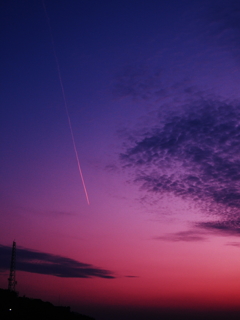 夕焼け空と飛行機雲
