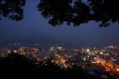 桜島と鹿児島の夜景