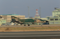 ランディング RF-4E