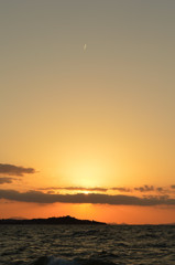 夕日と飛行機雲
