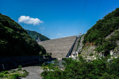 夏の奈良俣ダム