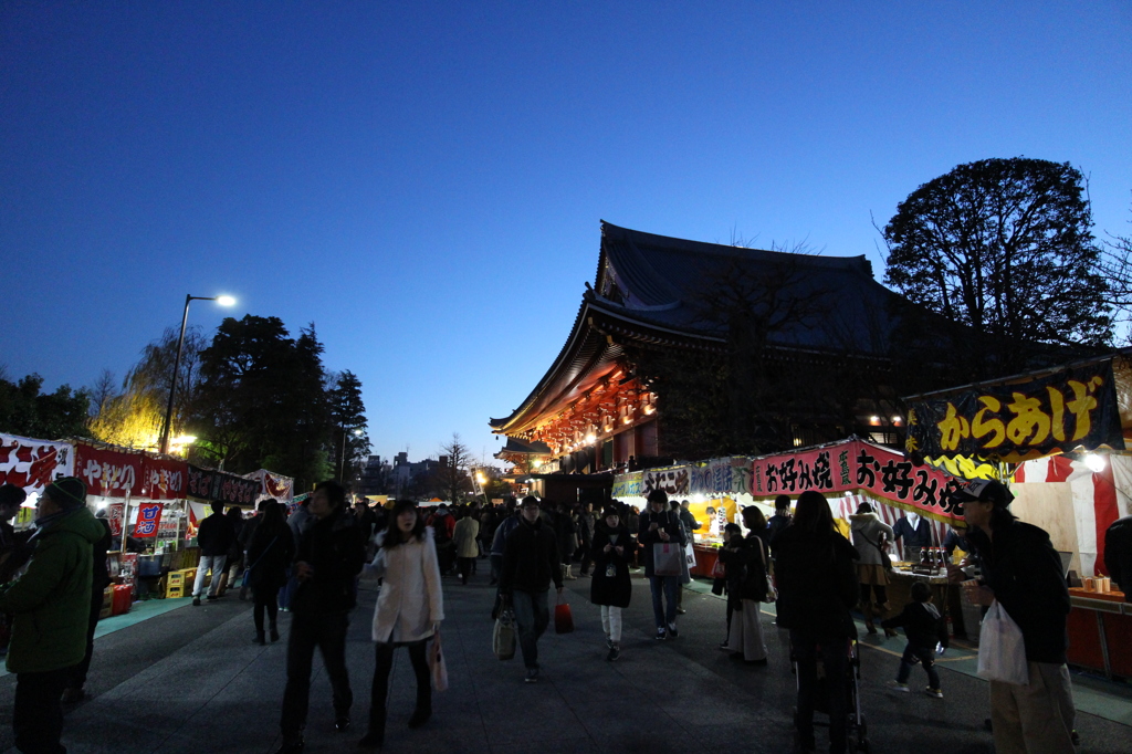 夜の浅草寺1