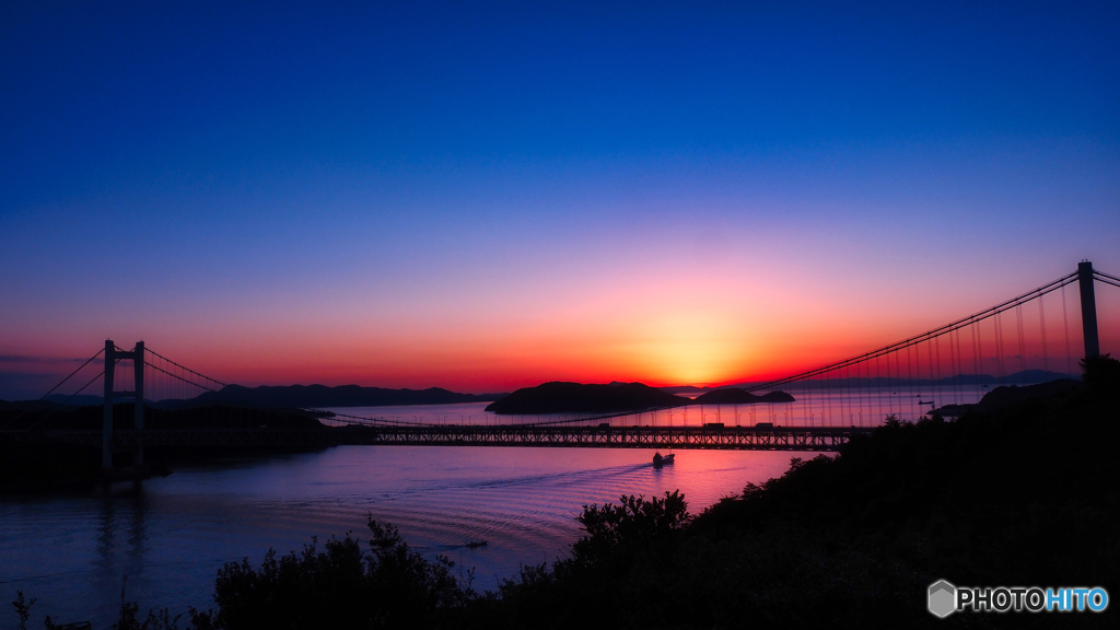 静かな瀬戸内の夕景