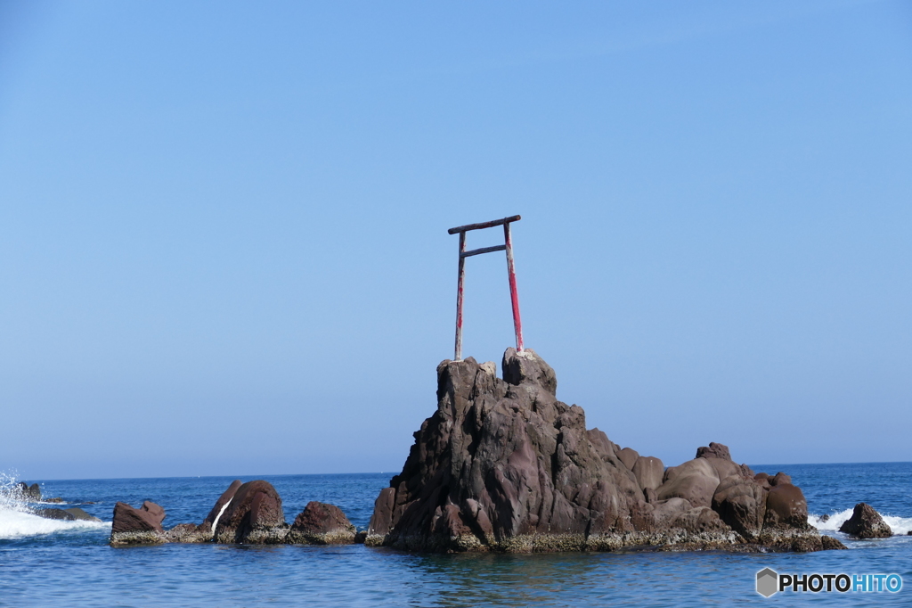 岩に立つ鳥居③