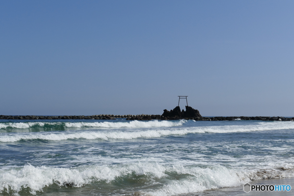 岩に立つ鳥居①
