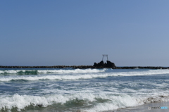 岩に立つ鳥居①