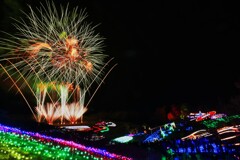 イルミネーション初日の花火打ち上げ