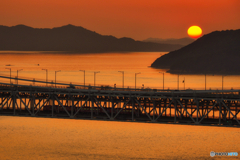 瀬戸大橋線からの夕陽