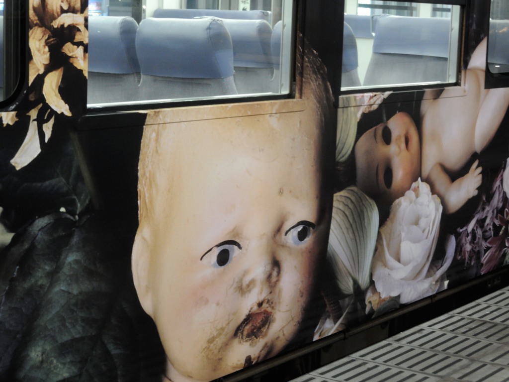 アラーキー列車・ＪＲ予讃線 丸亀駅③