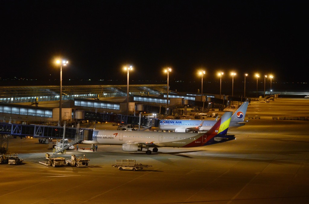 セントレア　飛行機　夜