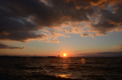 夕陽を受ける海原