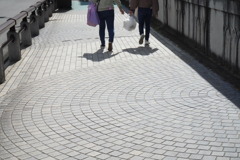 考える足