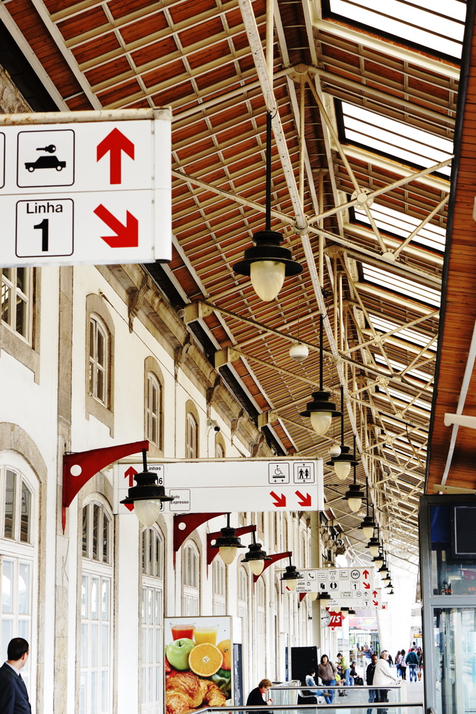 白い駅舎